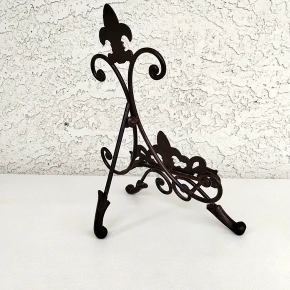 Vintage Cast Iron Fleur-de-Lis Display Easel Stand – Ornate Scroll Design – 11" - Picture 6 of 10